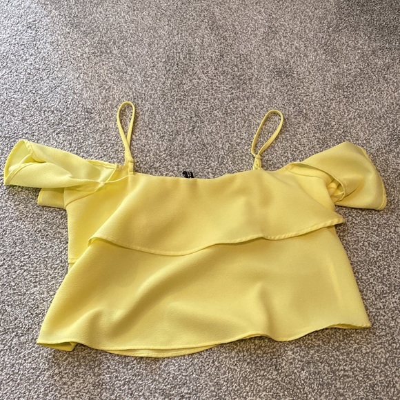 Yellow cold shoulder crop top - Picture 2 of 2